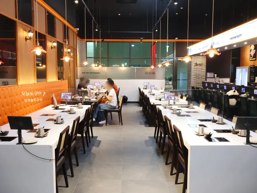 Interior of J's Pot Magok Branch with wood-toned decor