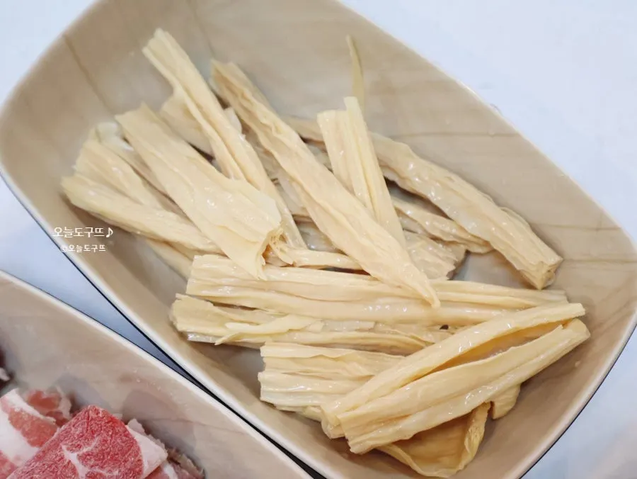 Fuzhu (dried tofu skin) add-on to put in the mala broth