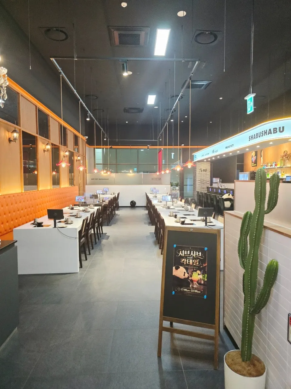 Interior of J's Pot with a local Hong Kong restaurant feel