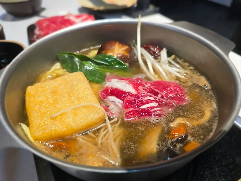 Mixed mushrooms and corn noodles from the beef set