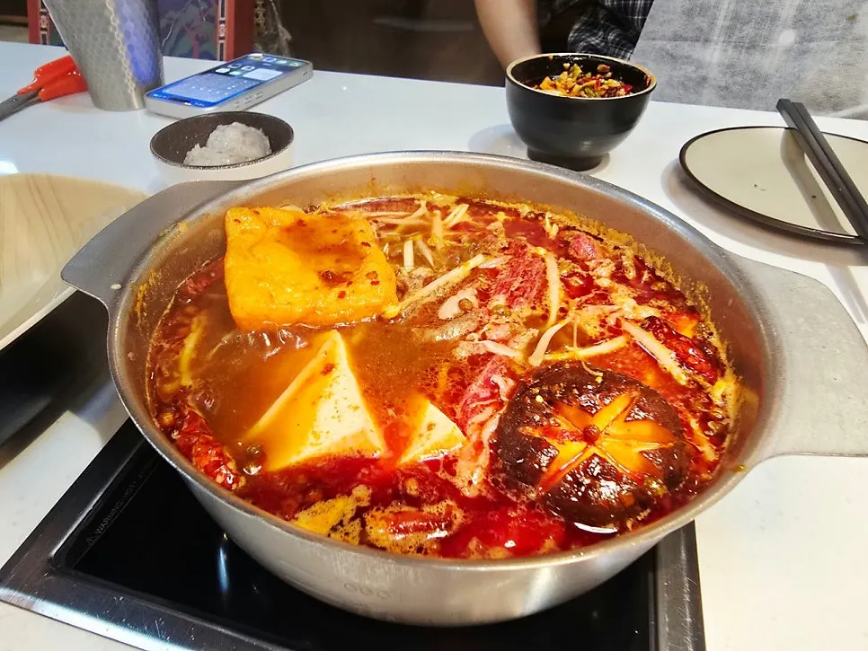 Flat glass noodles added to the mala broth