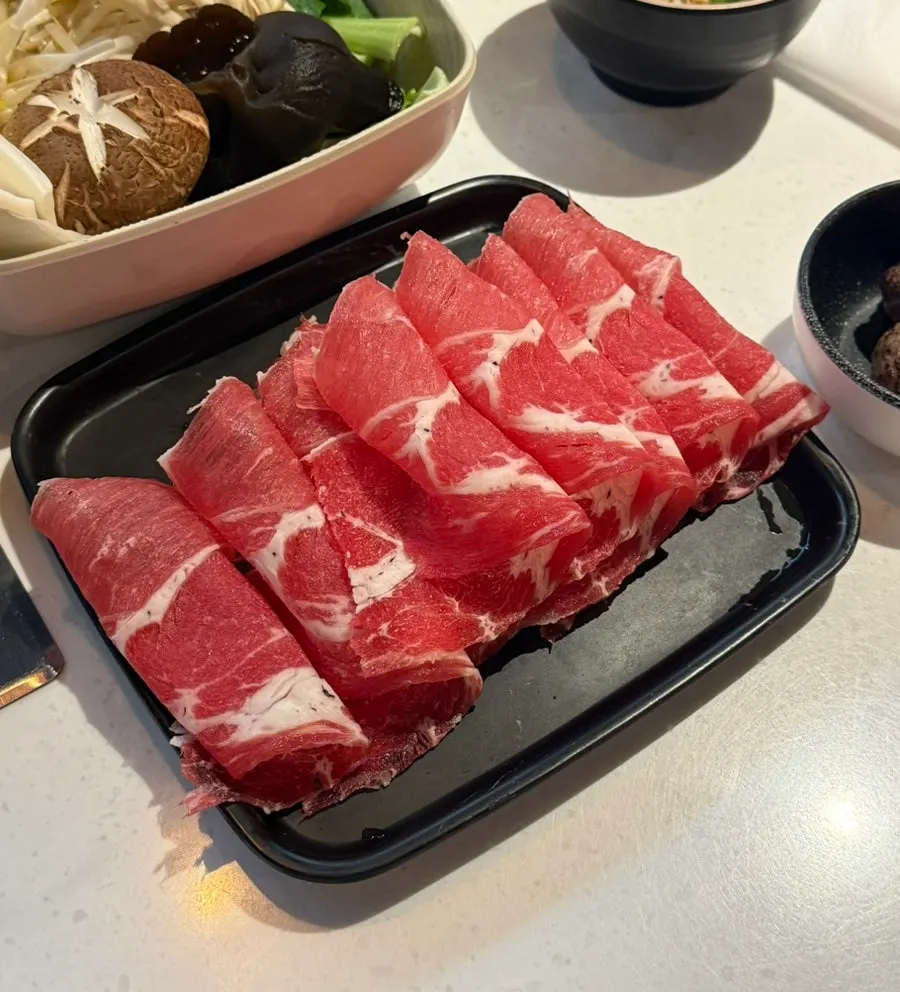 기본 제공되는 넉넉한 야채모둠 접시