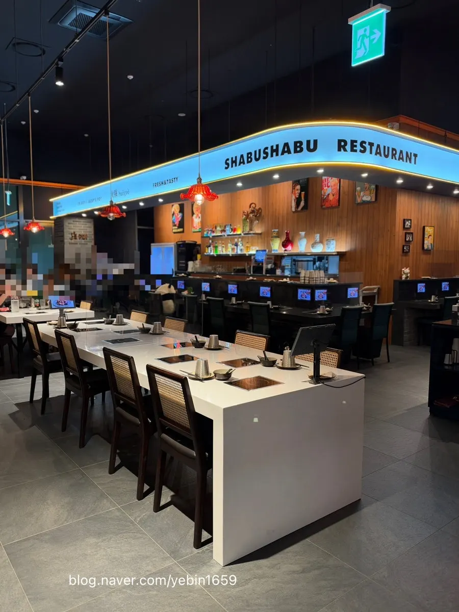 Interior of J's Pot Magok Branch decorated in black and wood