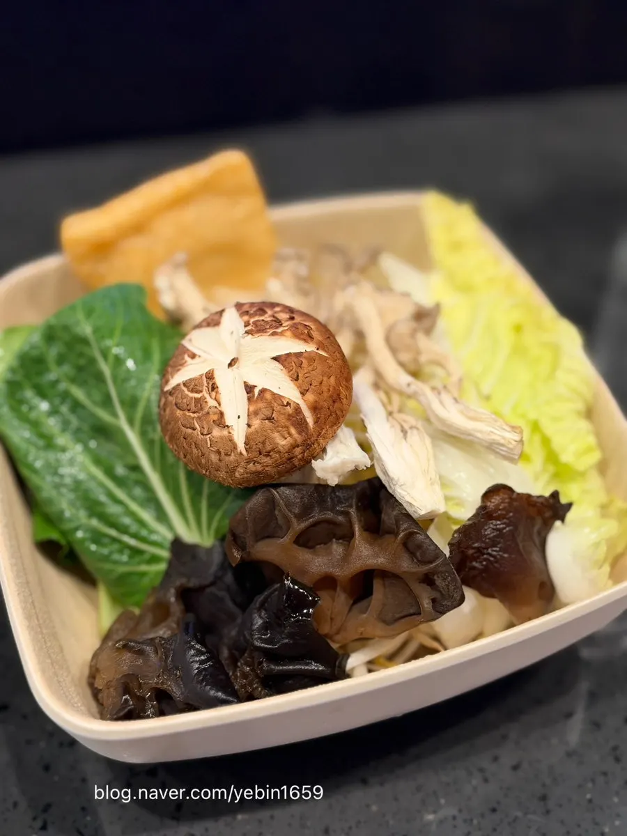 Shabu-shabu broth grown richer after adding ingredients