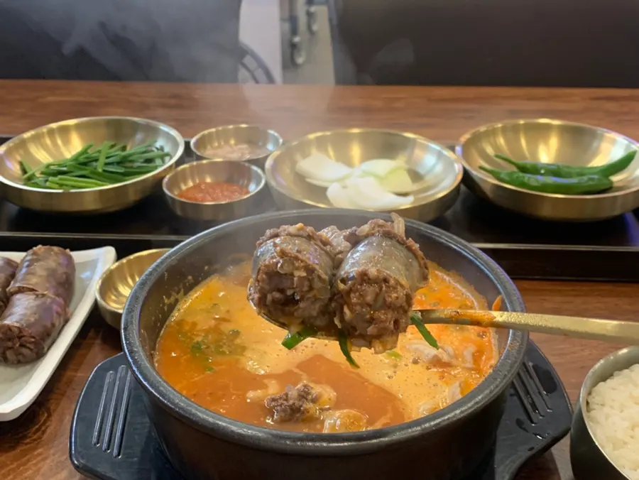 Sundae soup set spread at Suraok Sundaeguk Juan Station Branch