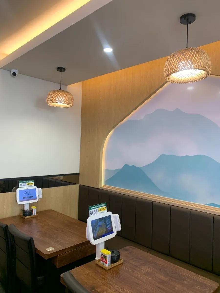 Seating inside Suraok Sundaeguk