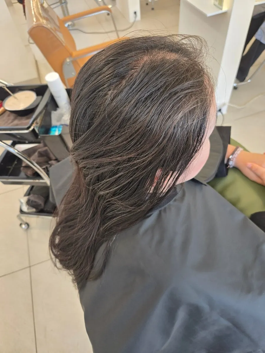 Peinado terminado tras cubrir las canas