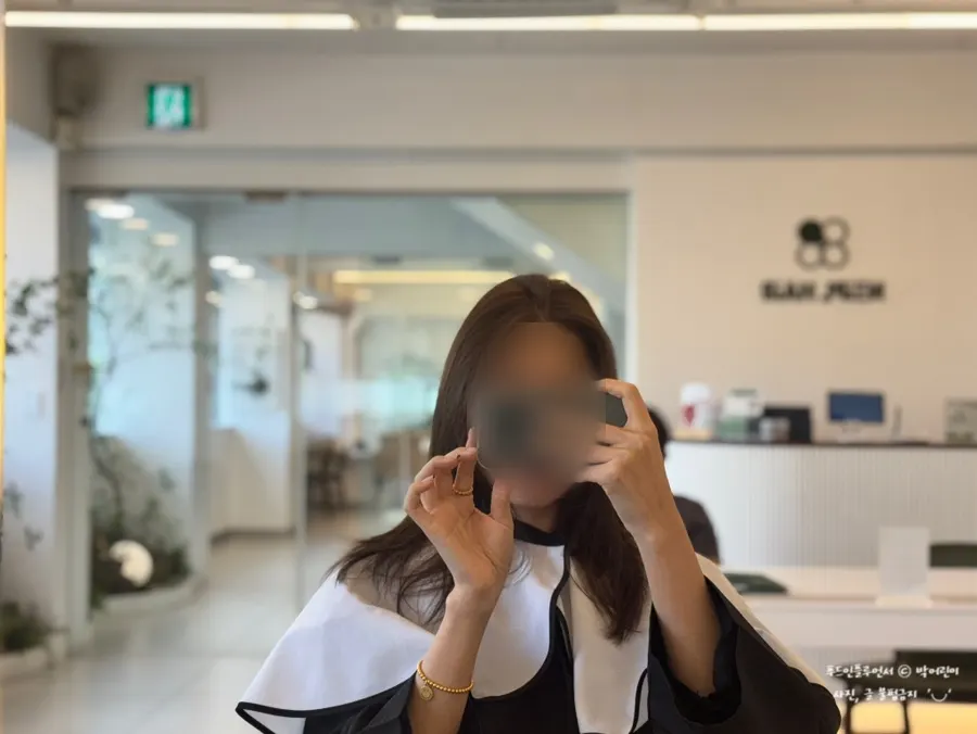 드라이와 스타일링을 마친 애쉬 브라운 헤어