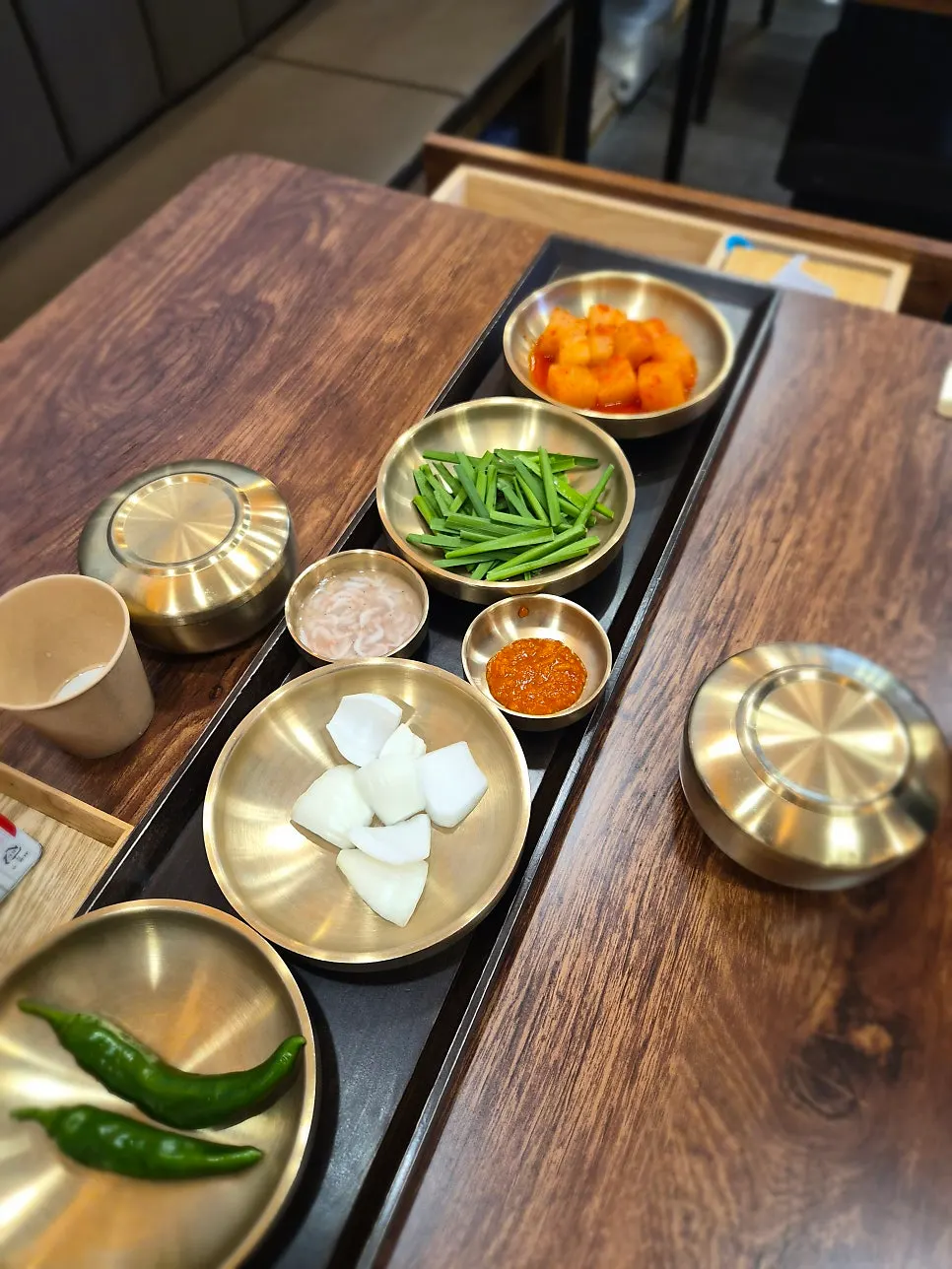 순대국과 반찬이 차려진 한 상