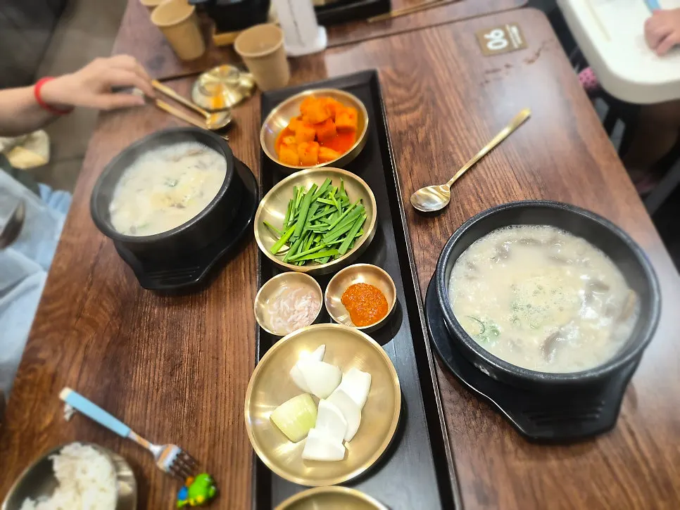 뽀얀 국물의 맑은 순대국 한 뚝배기