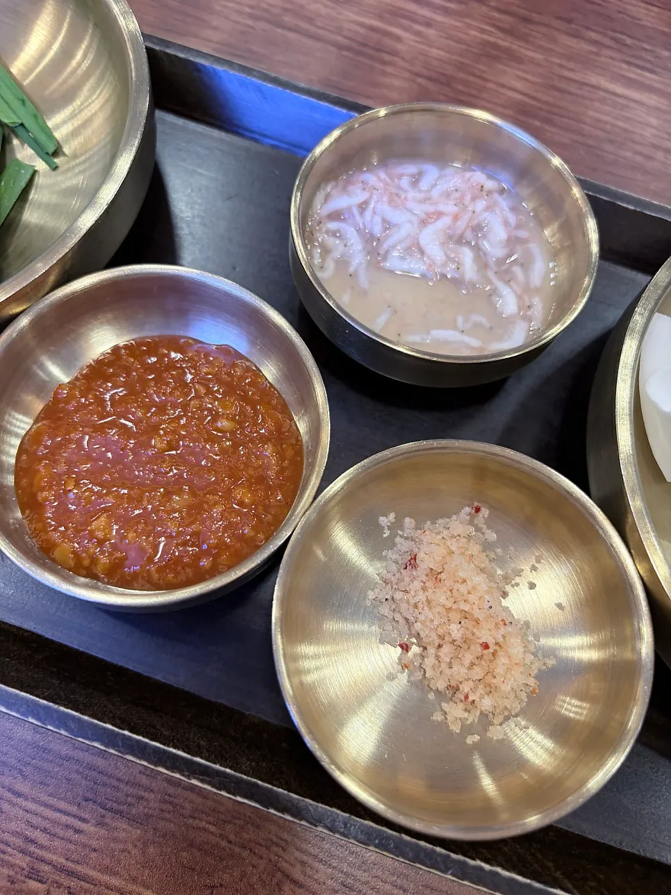 정식으로 나온 토종순대와 간, 고기 접시