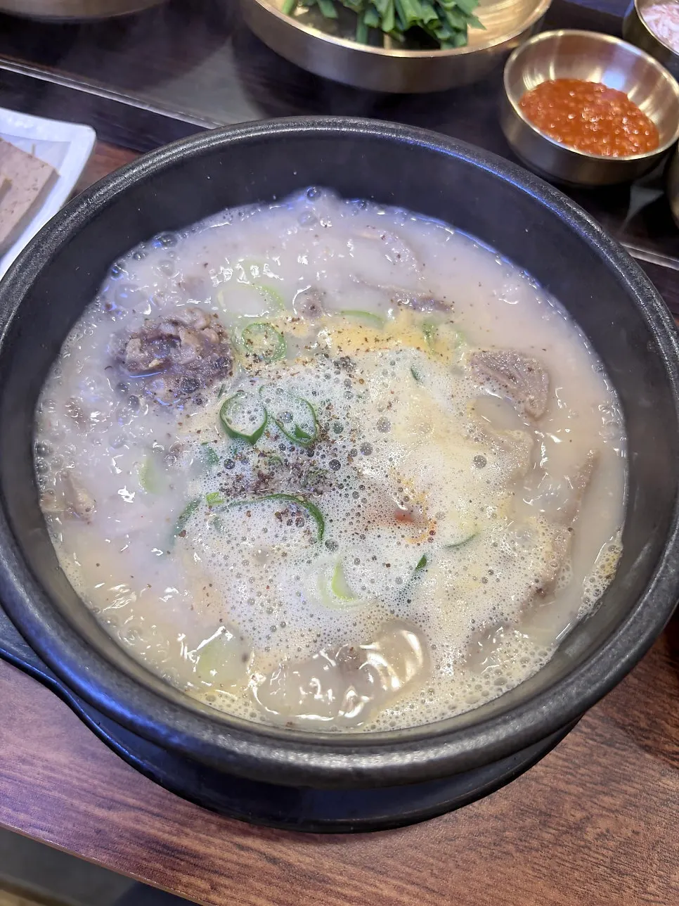순대와 고기가 푸짐한 순대국 속 건더기
