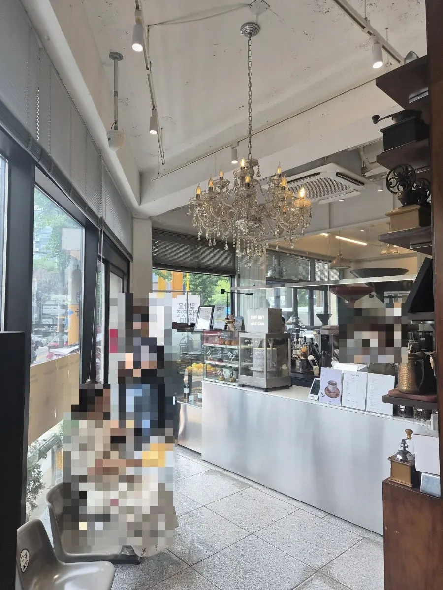 Tiny Dot 1st-floor ordering area