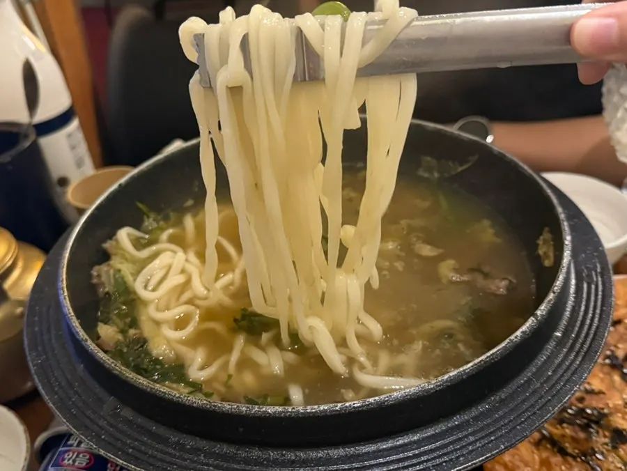 전골에 추가한 우동 사리