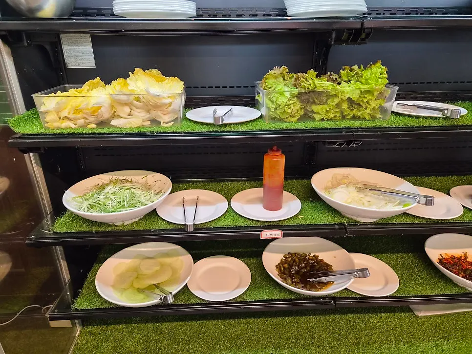 주걱집 좌석과 조명