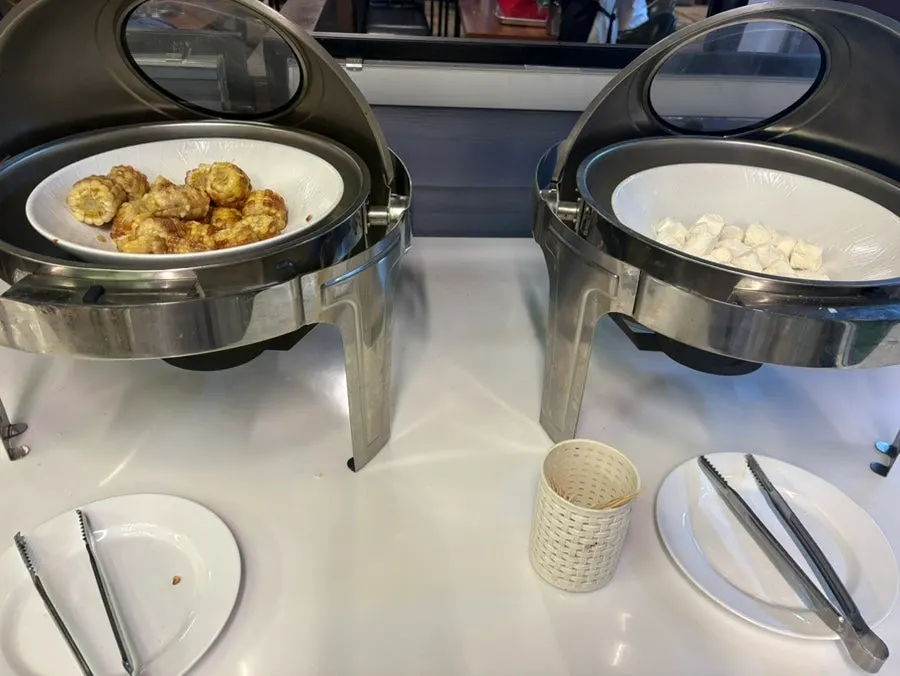 Grilled jugeoksal served with side accompaniments at Jugeokjip