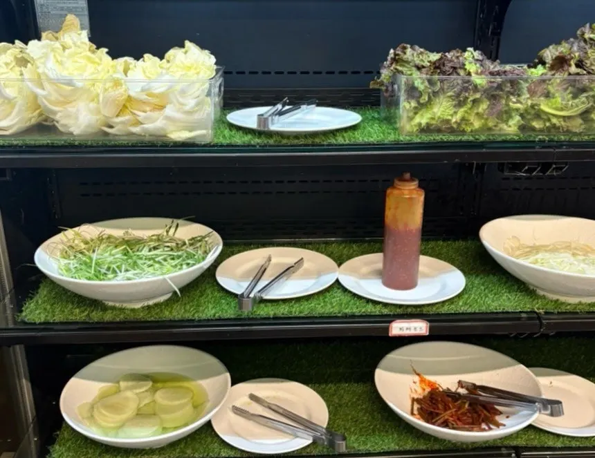 Side dishes and lettuce wraps at the Jugeokjip self-bar