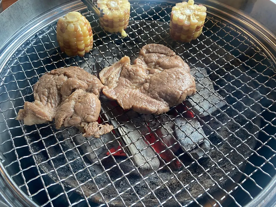 주걱집 고기 2인분 접시