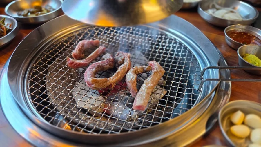 불판에 올린 주걱살
