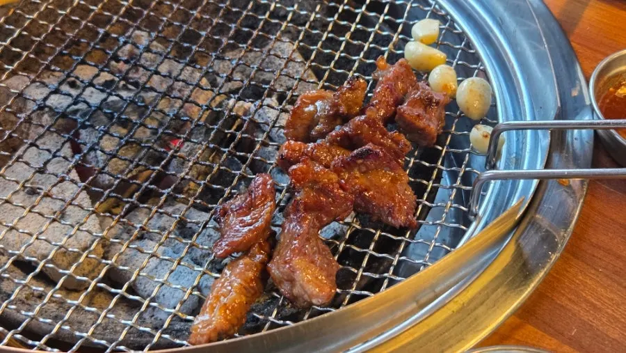 추가 주문한 마늘양념갈비살