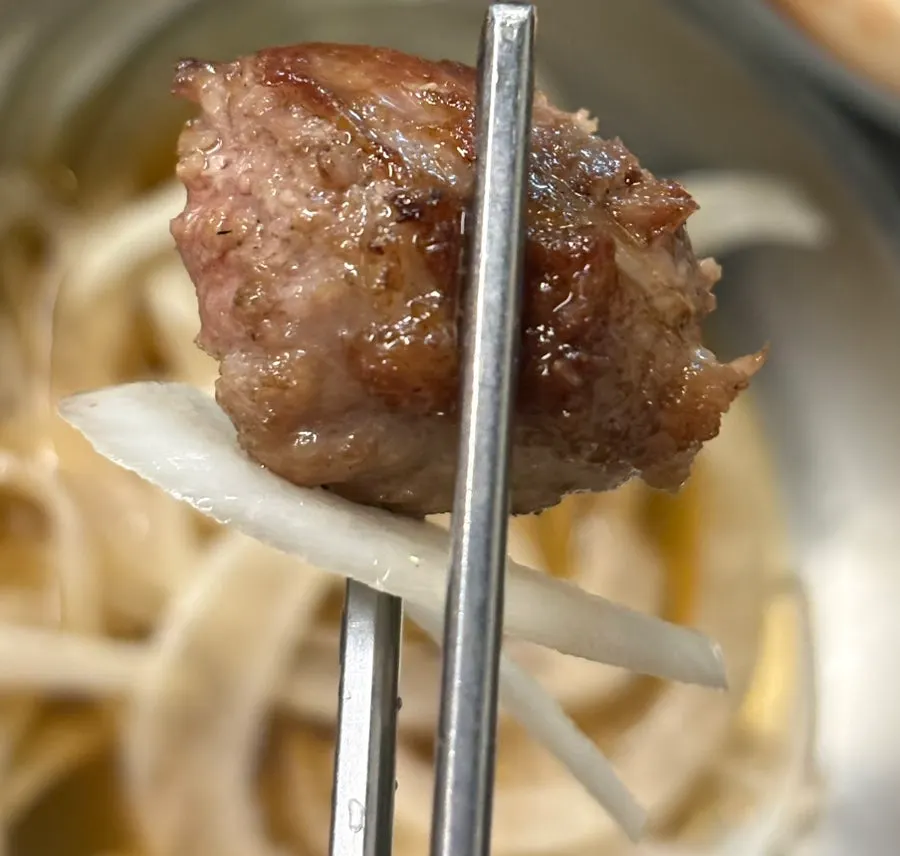 Close-up of grilled jugeok-sal