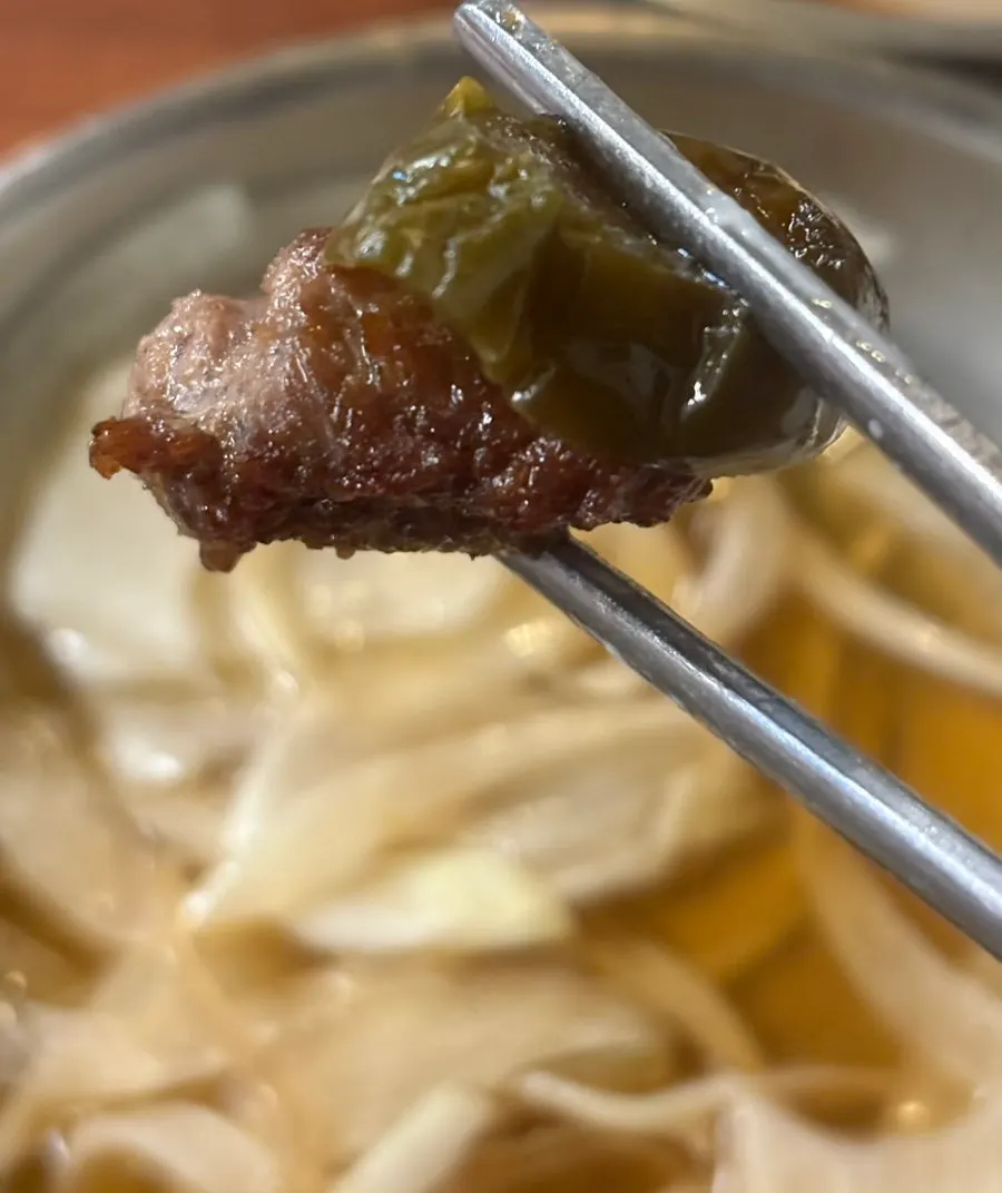 A piece of jugeok-sal with wrap vegetables