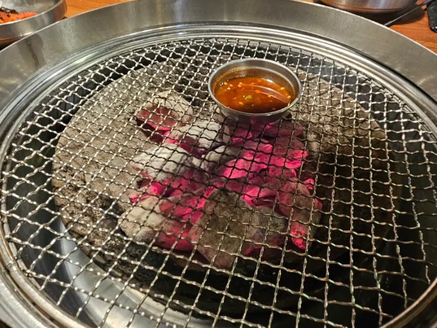 A table at Jugeokjip with a kid's chair