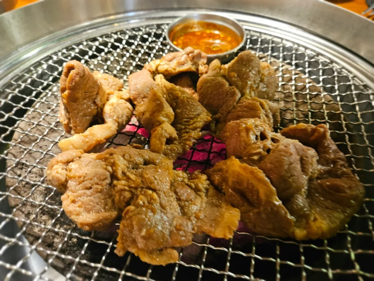 Side dishes and steamed egg served with the pork ribs