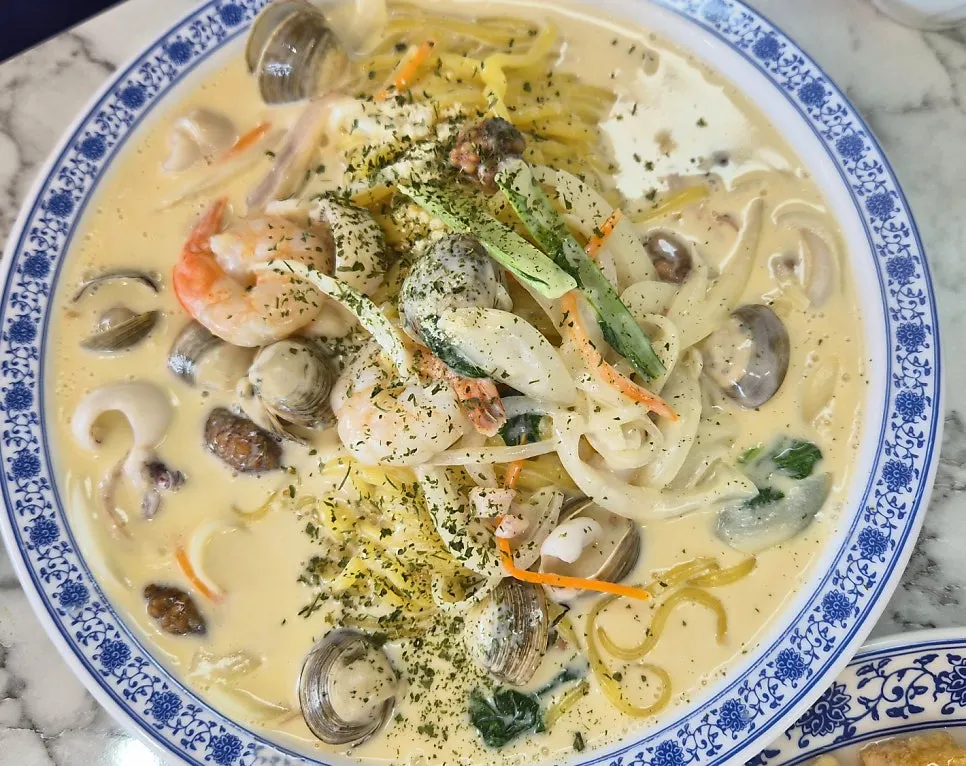 A bowl of cream jjamppong