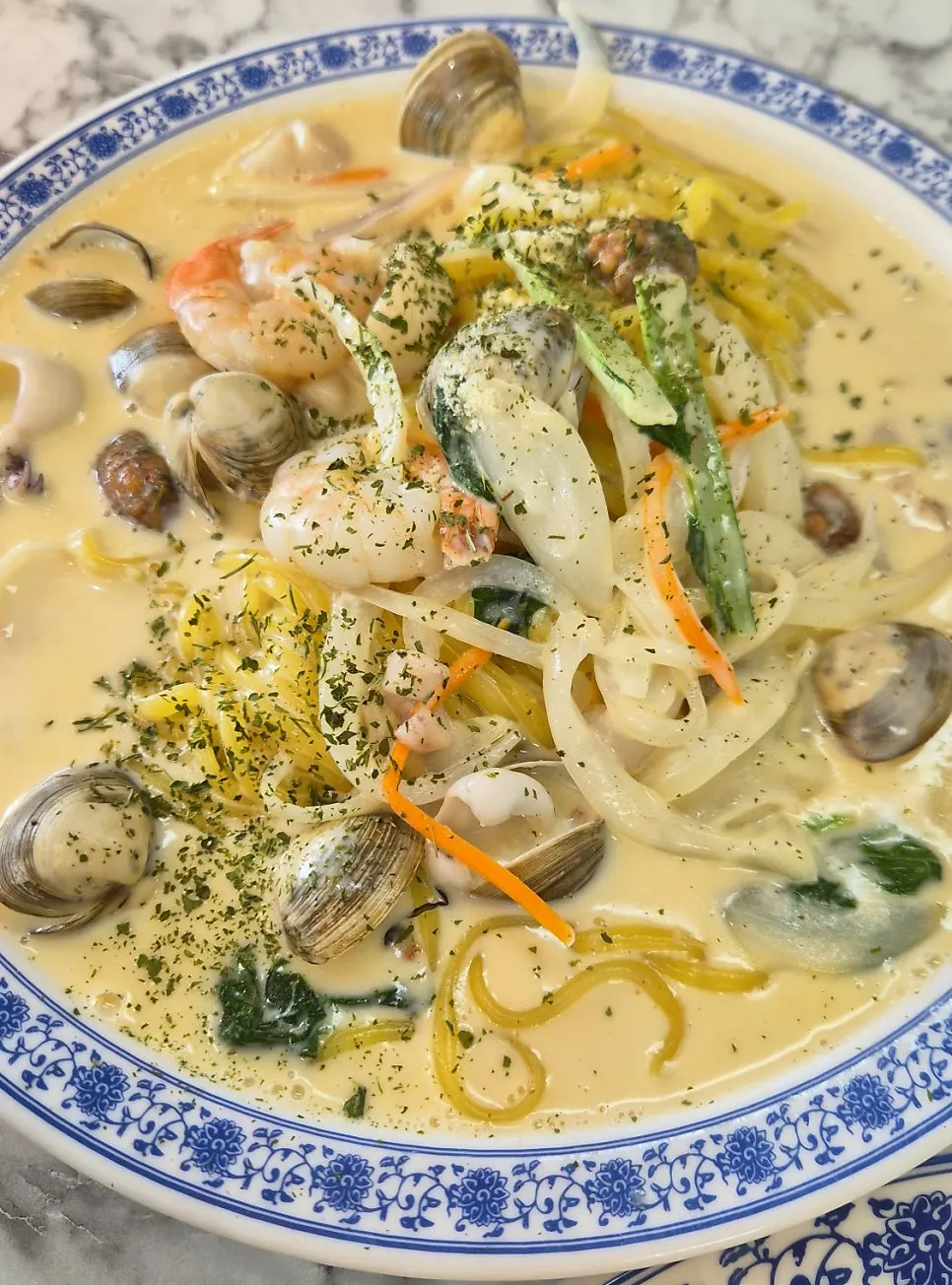 Cream jjamppong noodles coated in sauce