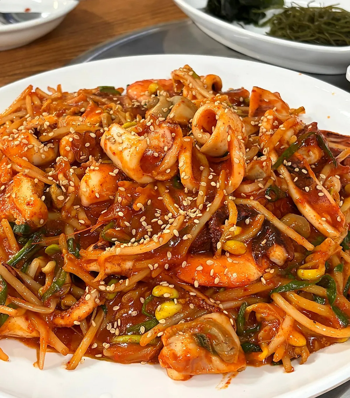 Haemuljjim with squid, octopus, whelk, and shrimp