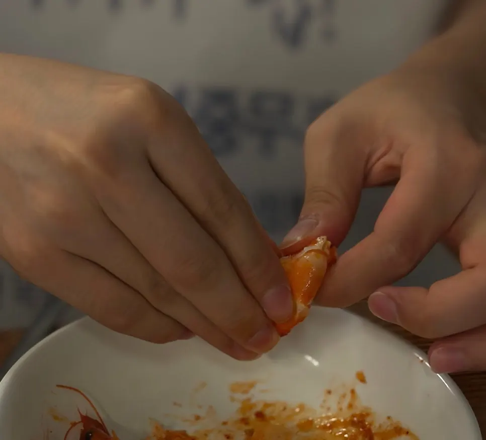 Shrimp hiding inside the haemuljjim