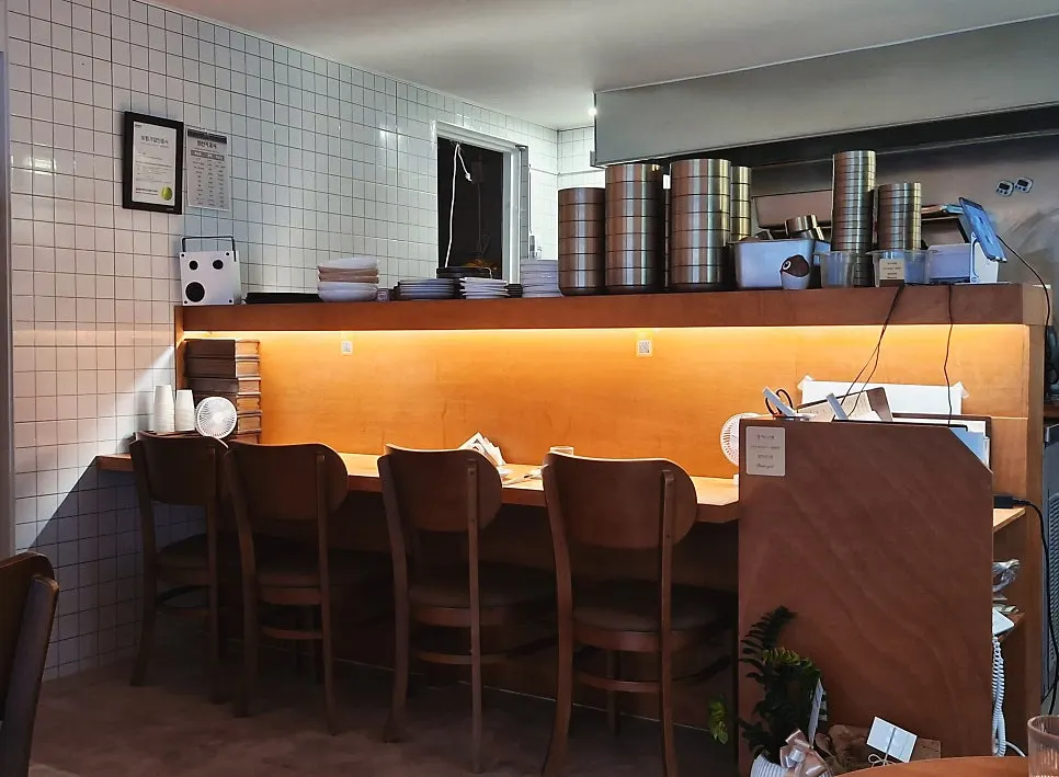 Bar table at Jumak Inho, good for eating alone