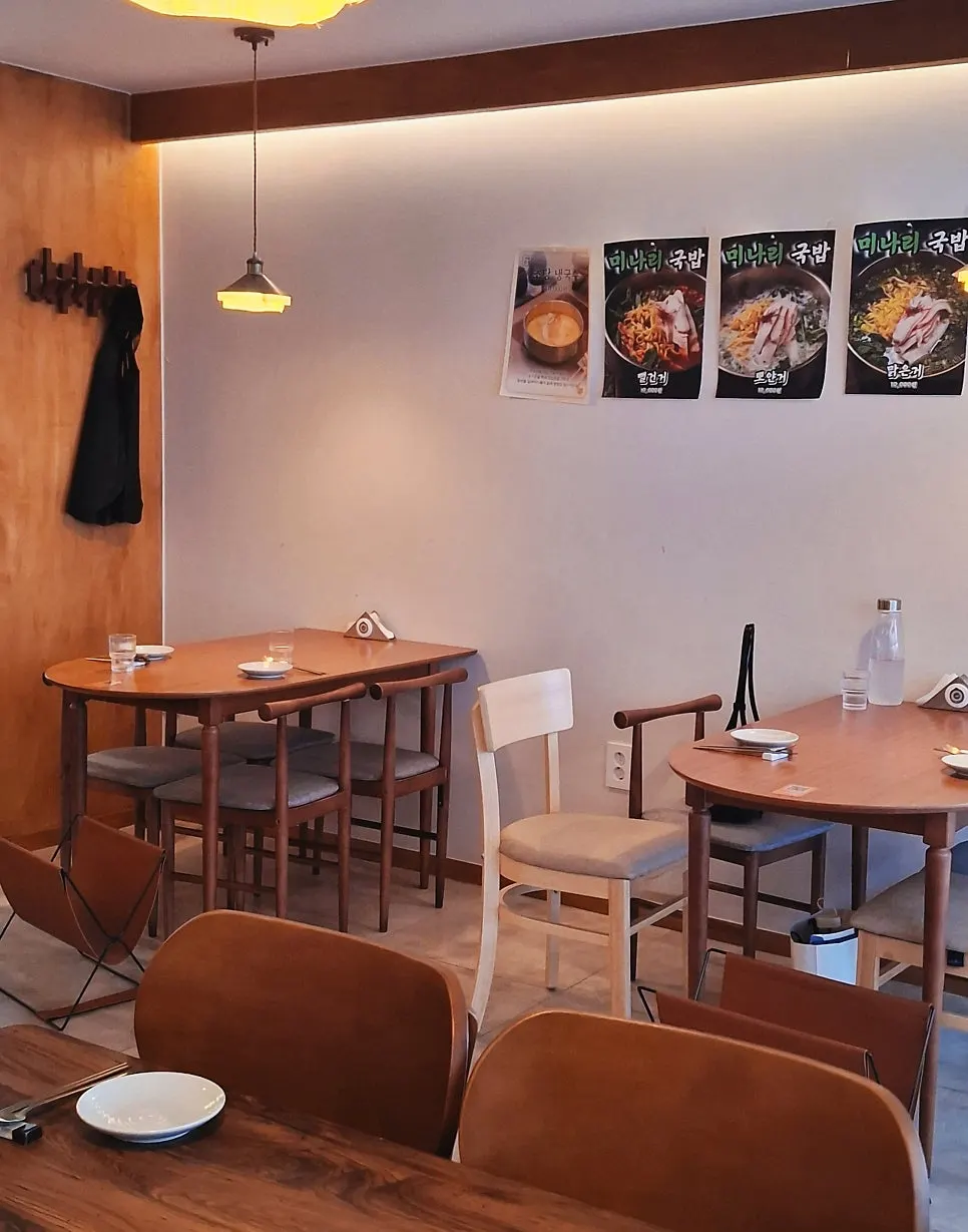 4-person table seating at Jumak Inho