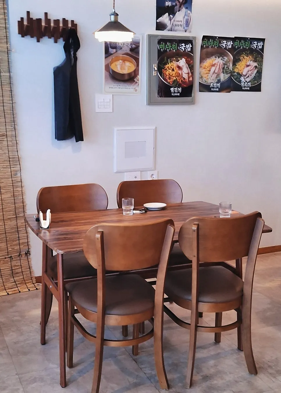 Table layout at Jumak Inho