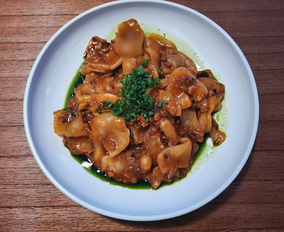 A bowl of gochujang ragu sujebi