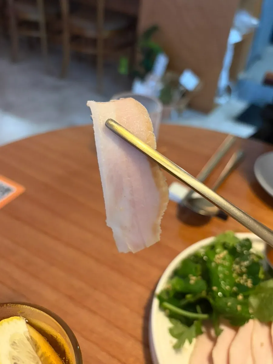 항정살 냉제육과 함께 나온 소스와 밑반찬