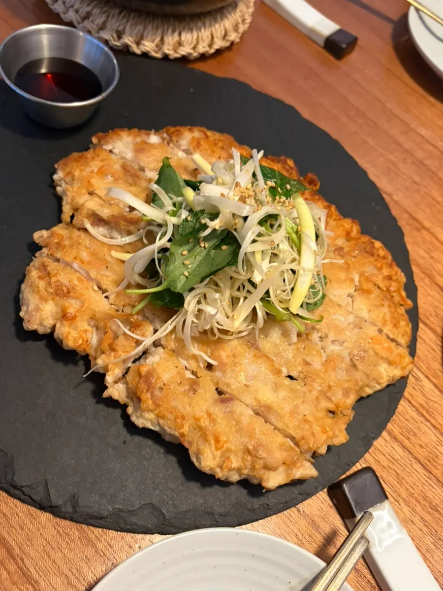 칼칼한 순두부찌개 국물과 몽글한 순두부
