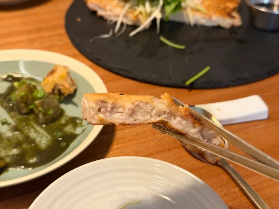 바삭하게 구워진 주막인호 닭전