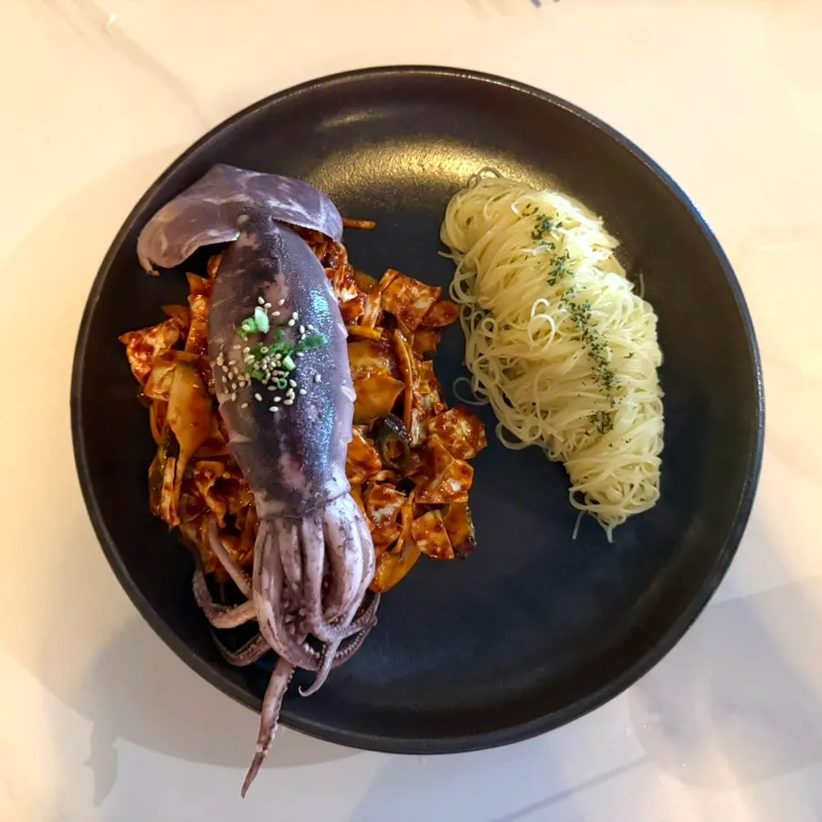 주모 통오징어 비빔면