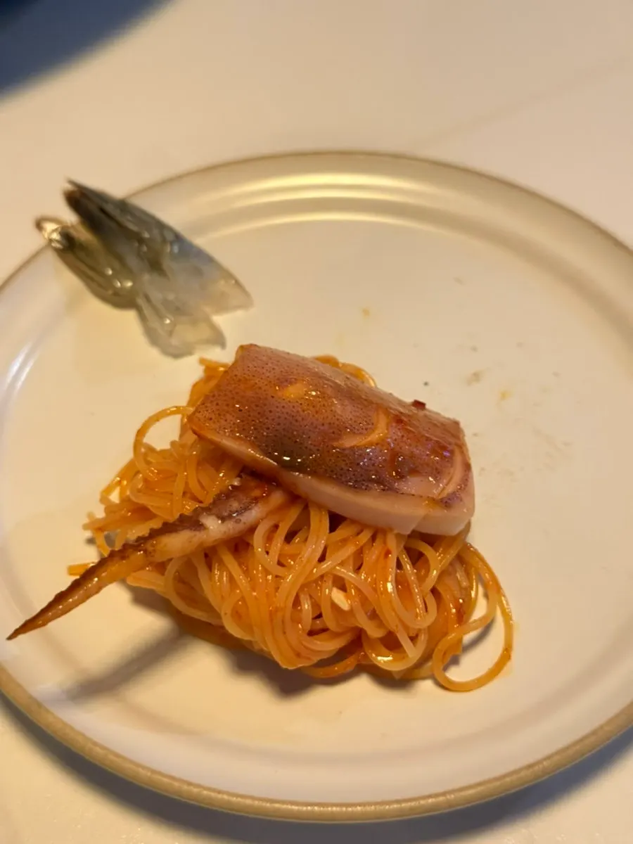 양념에 비빈 통오징어 비빔면
