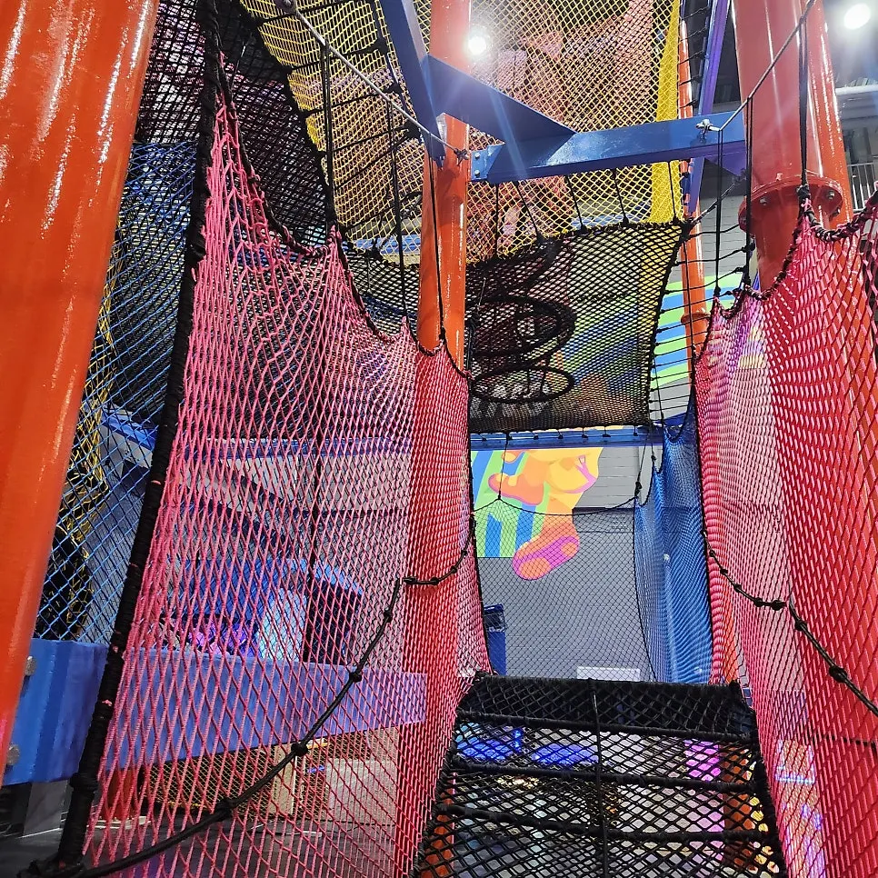 Climbing up through Net Play at Jump in Nowon
