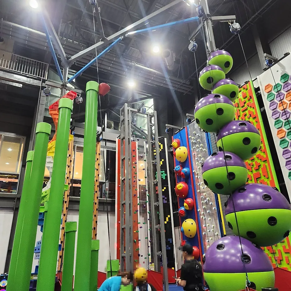 Climbing routes divided by difficulty at Jump in Nowon