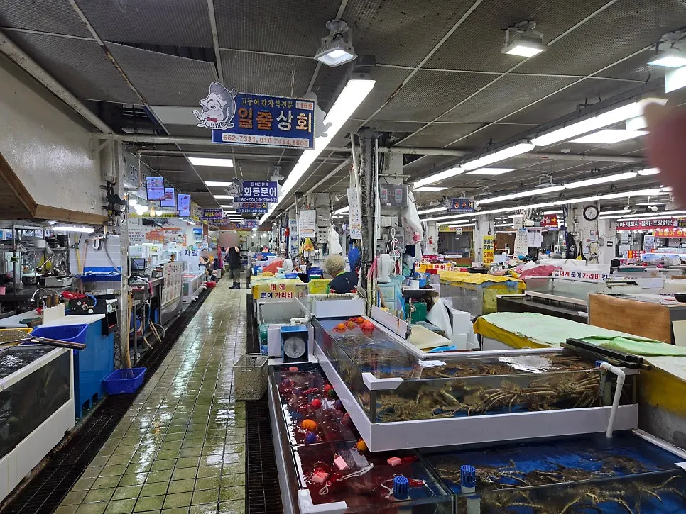Entrance of Minja Hoetjip inside Jumunjin Fish Market