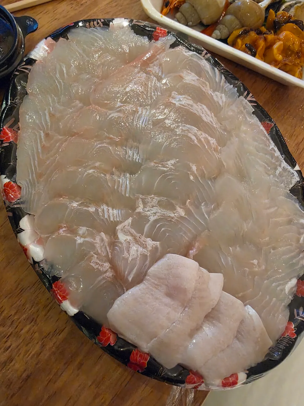 Minja Hoetjip's takeout flounder sashimi opened up at the accommodation