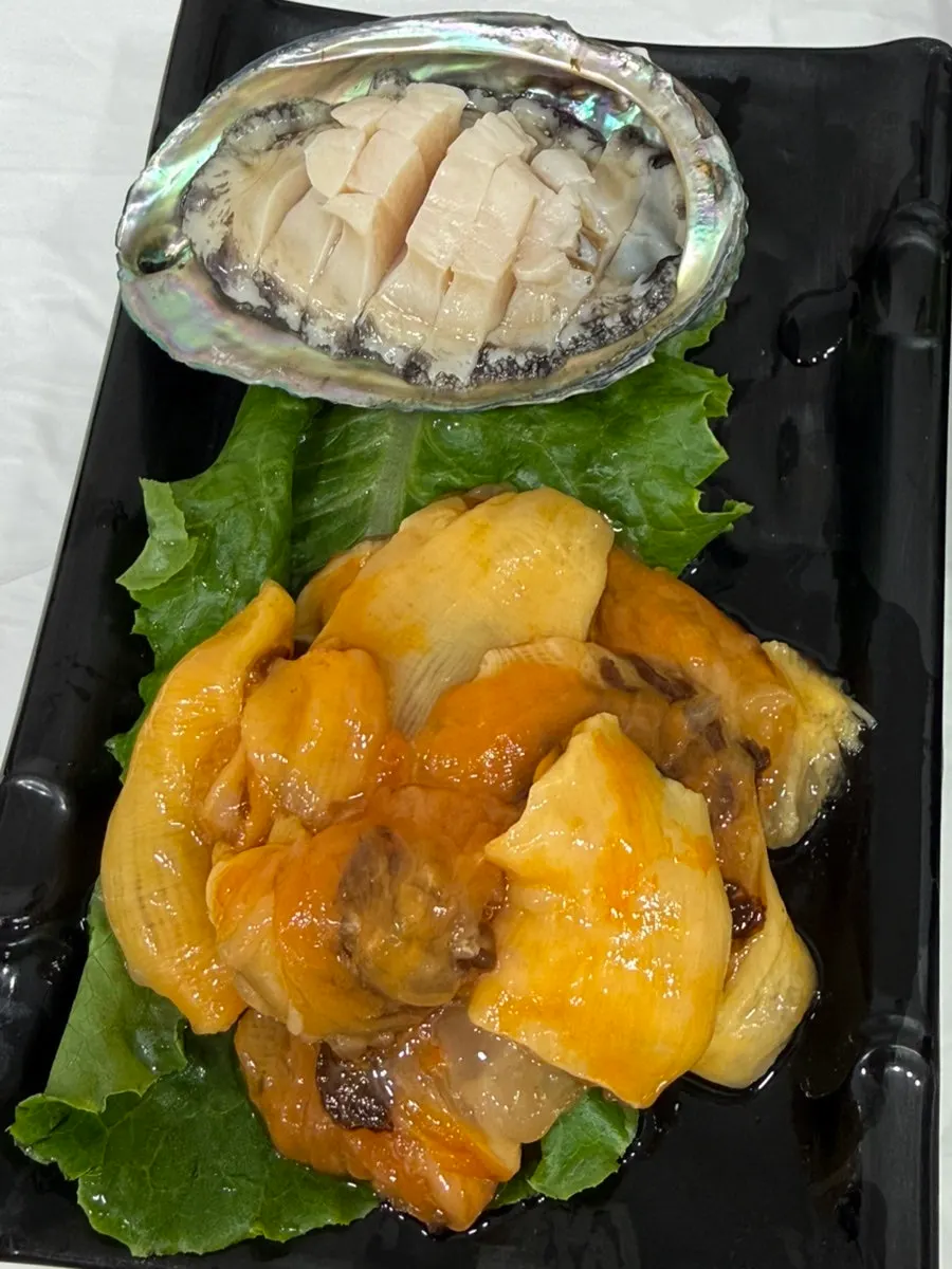 Abalone sashimi and sea squirt side dishes