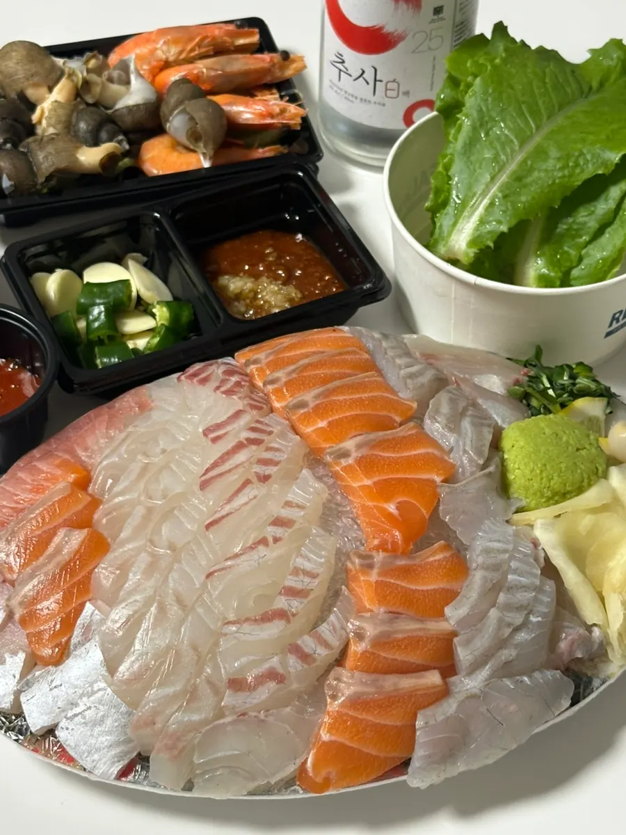 Side dishes of lettuce, garlic, and chili peppers