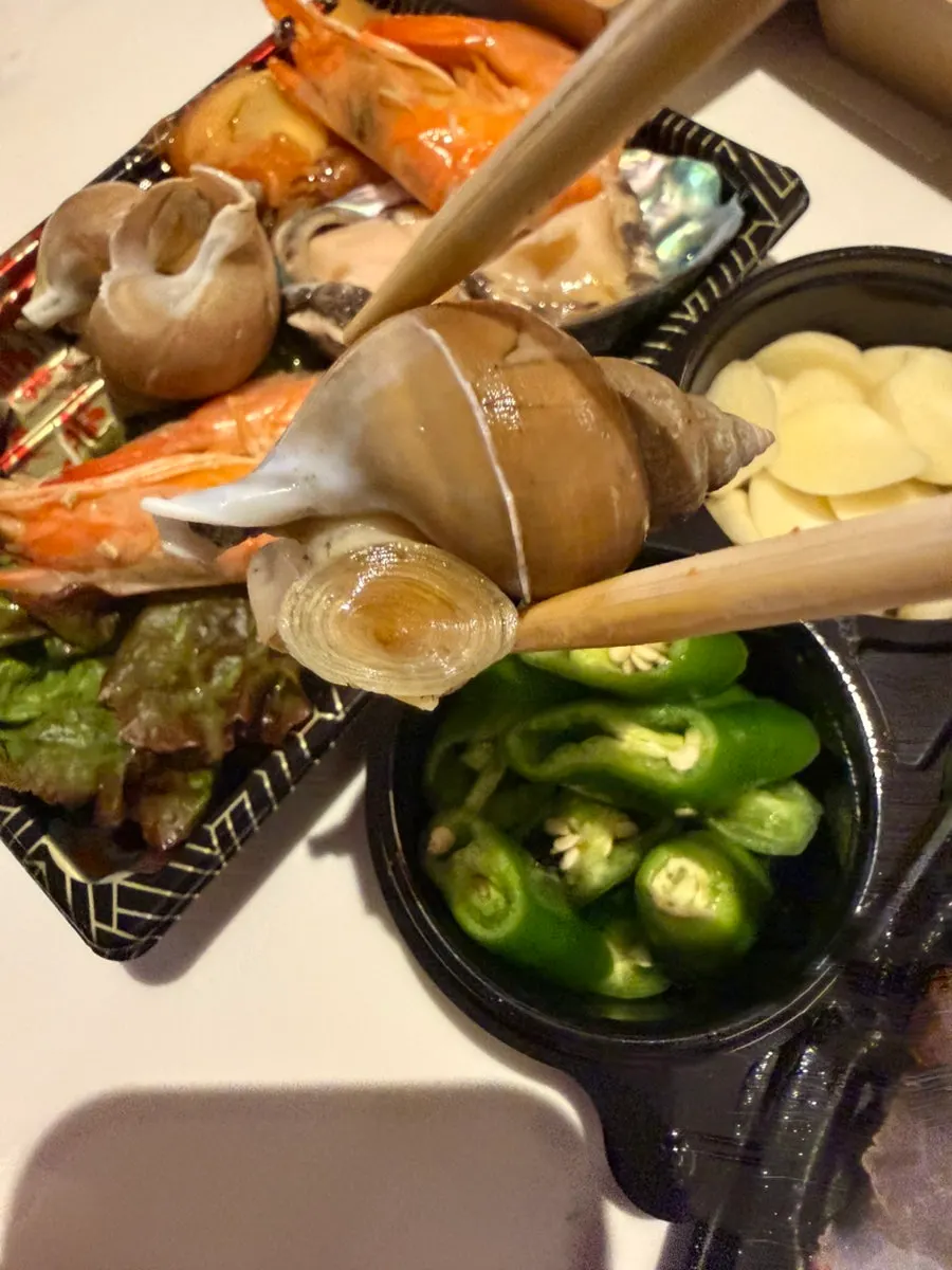서비스로 나온 손질 전복