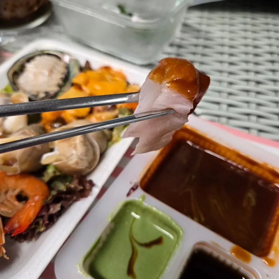Assorted sashimi with yellowtail and flounder
