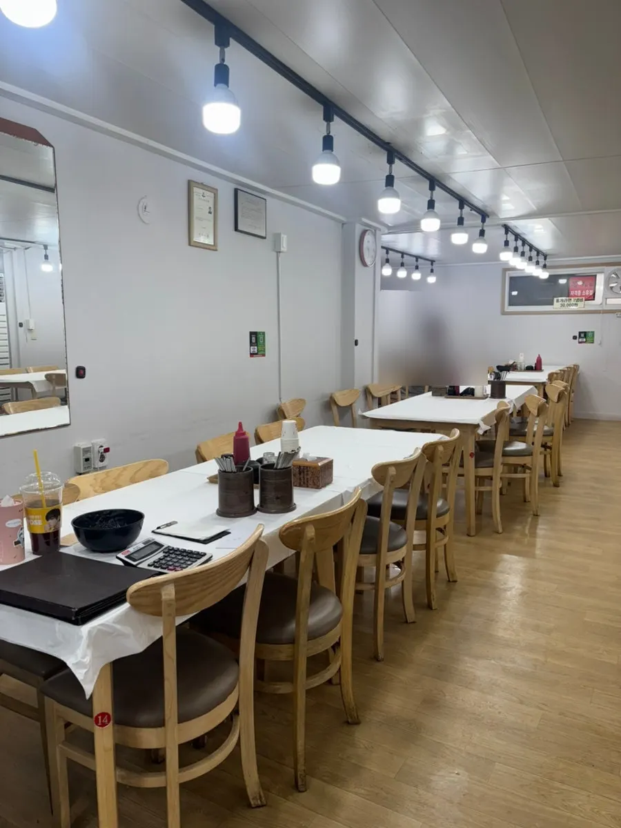 Annex seating at Minja Hoetjip